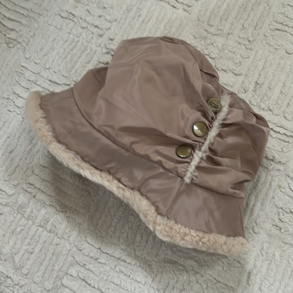 Ugg Australia bucket hat, polyester with real dyed shearling sheepskin trim, O/S - Picture 1 of 16